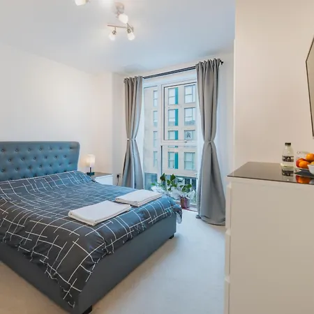 Brixton Village Flat- Private En-Suite Double Bedroom